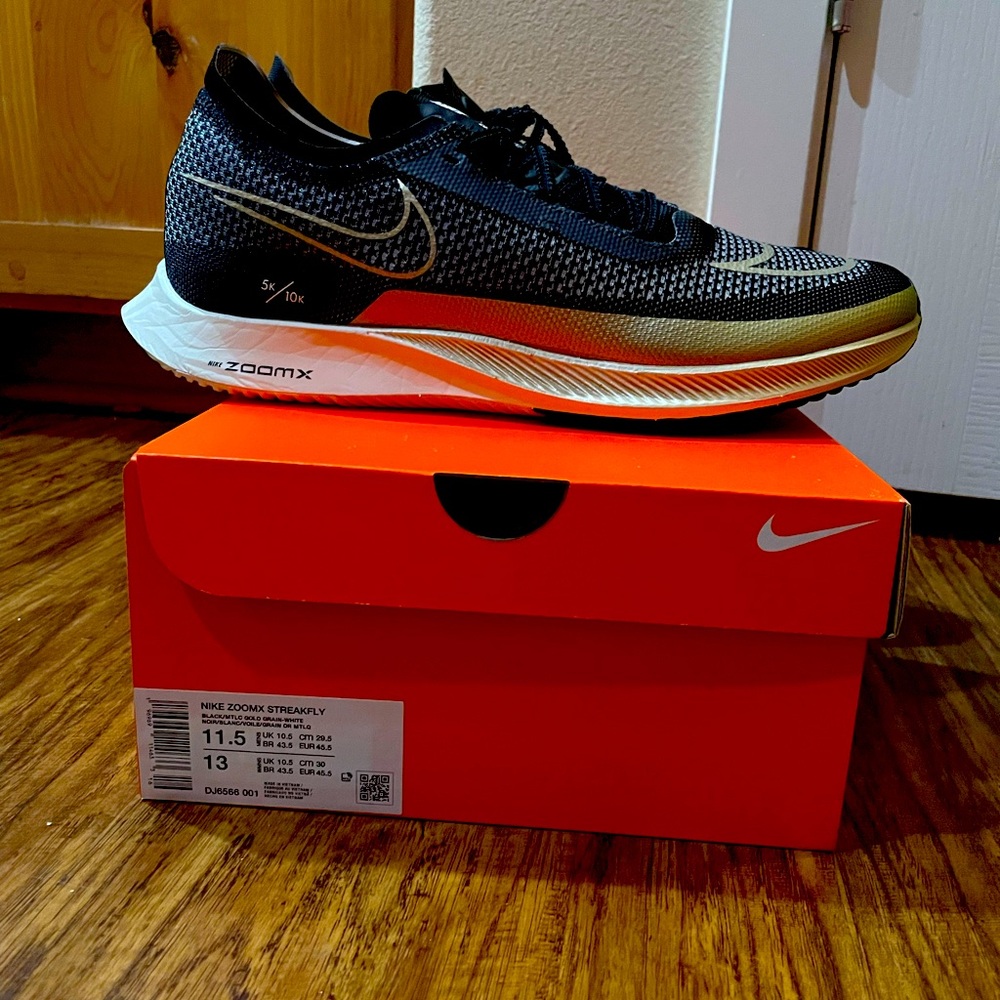 NIKE STREAKFLY- BRAND NEW